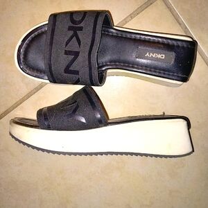 DKNY Blk and white slip on wedge sandals  9